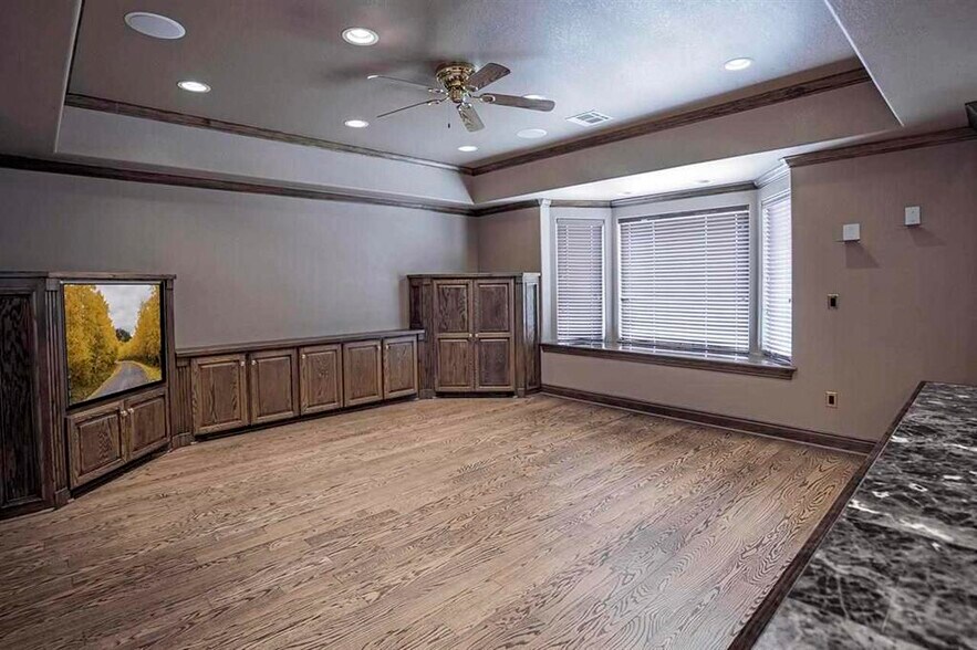 More Photos Of 1760 W Lakeview Rd, Stillwater Office For Sale