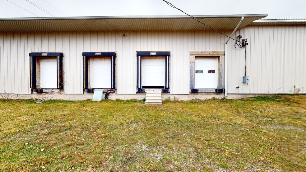 More Photos Of 801 S Henry St, Bay City Distribution For Sale