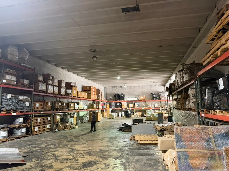 More Photos Of 2248-2252 NW 93rd Ave, Miami Warehouse For Sale