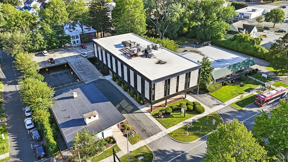 More Photos Of 117 Park Ave, West Springfield Office For Sale