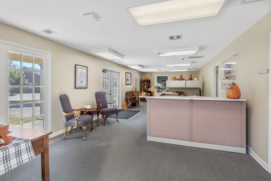 More Photos Of 1628 Ryan St, Lake Charles Office For Lease