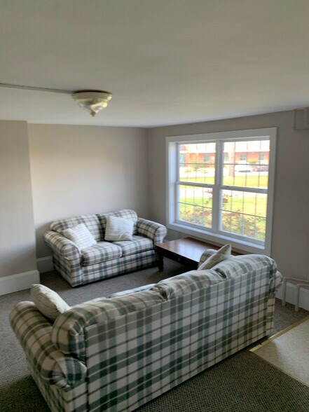 More Photos Of 754 S DuPont Hwy, Smyrna Office For Lease