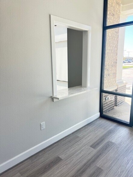More Photos Of 1215 E Ownsby Pky, Celina Office For Sale