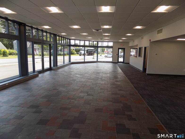 More Photos Of 151 East St, Plainville Auto Dealership For Lease