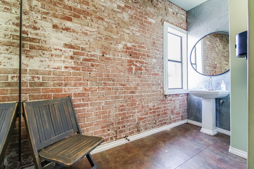 More Photos Of 225 S Knoblock St, Stillwater Storefront For Sale