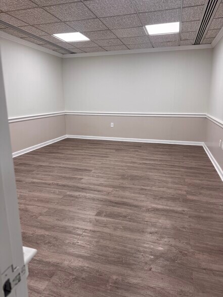 More Photos Of 1 Rossmoor Dr, Monroe Township Medical For Lease