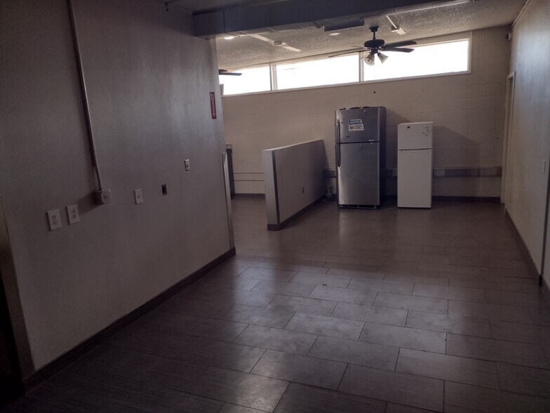 More Photos Of 4165 W Clarendon Ave, Phoenix Manufacturing For Lease