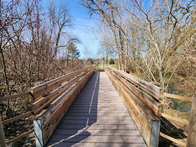 More Photos Of 8505 SW Creekside Pl, Beaverton Office For Lease