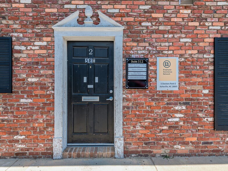 More Photos Of 5 Doctors Park, Asheville Medical For Lease