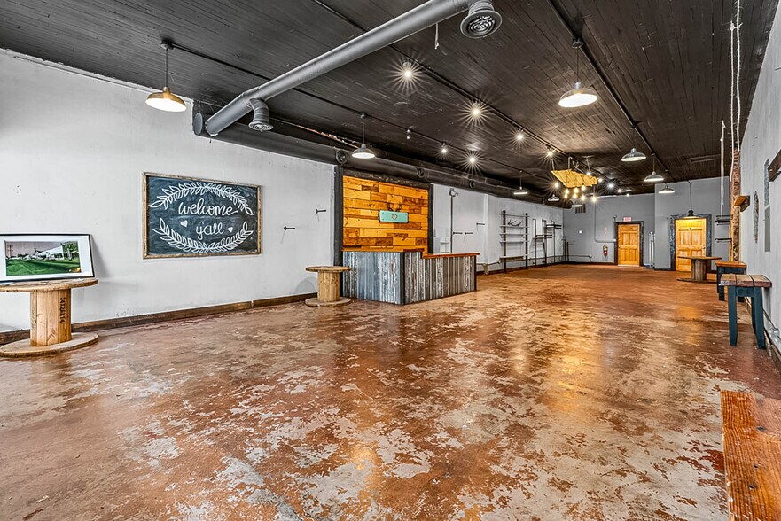 More Photos Of 8 E Main St N, Hampton Storefront For Sale