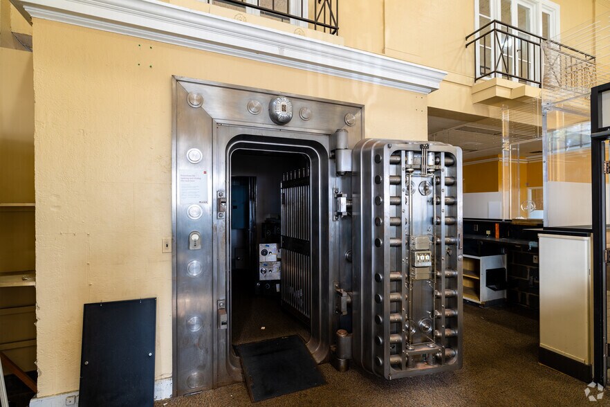 More Photos Of 891 Brunswick Ave, Trenton General Retail For Sale