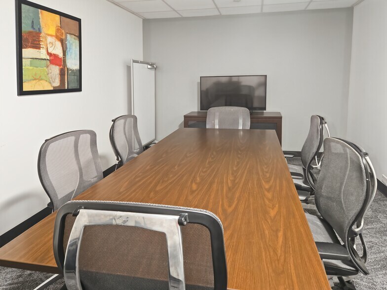 More Photos Of 363 N Sam Houston Pky E, Houston Coworking Space