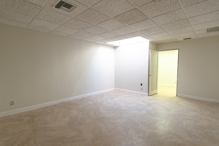 More Photos Of 3035 E Commercial Blvd, Fort Lauderdale Medical For Sale