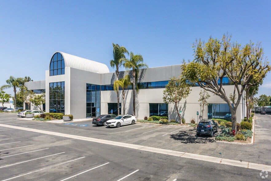 More Photos Of 1290 N Hancock St, Anaheim Office For Lease