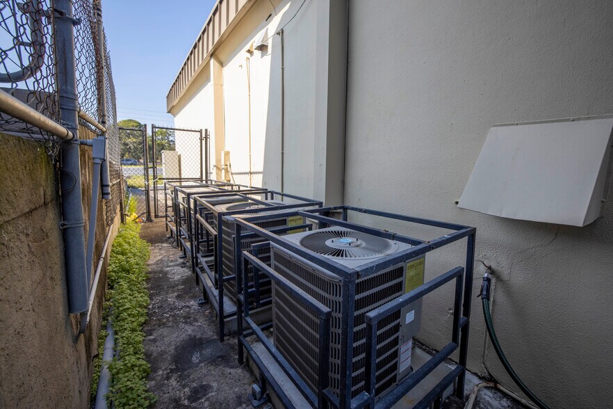 More Photos Of 7212 US Highway 19, New Port Richey Office For Sale