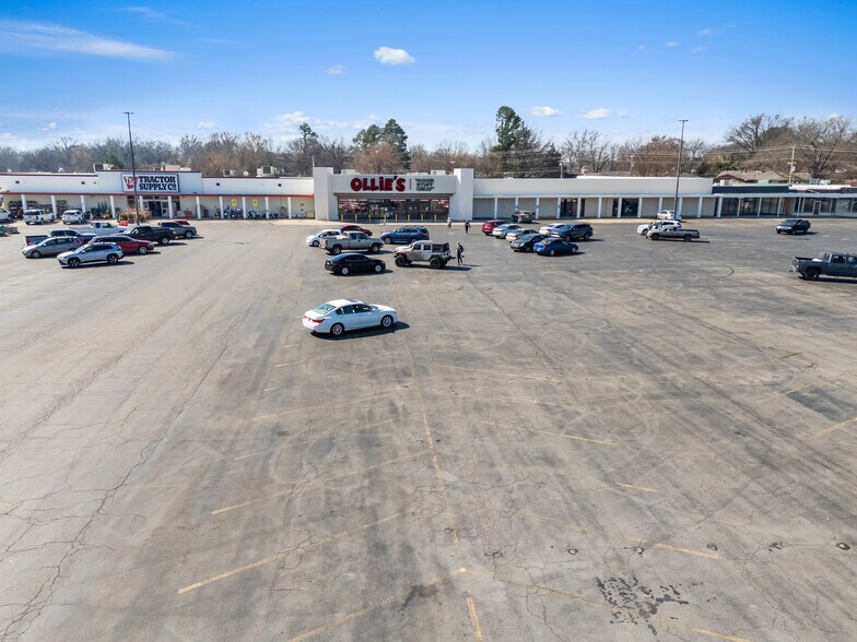 More Photos Of 1900 E Cherokee Ave, Sallisaw Storefront For Sale
