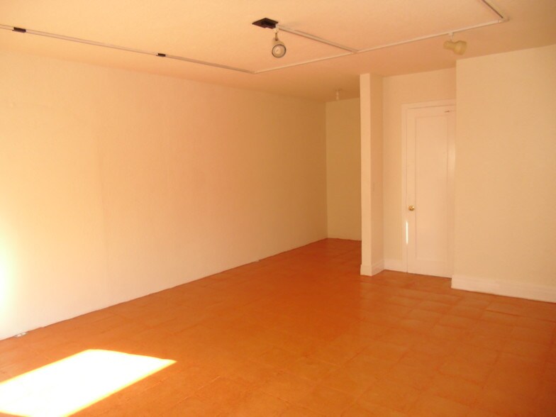 More Photos Of 517 Ocean Front Walk, Venice Storefront Retail Office For Lease