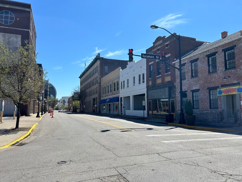 More Photos Of 20 NW 6th St, Evansville Restaurant For Lease