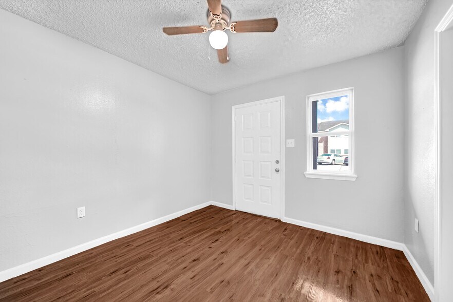 More Photos Of 6205 Jackson Rd, Hitchcock Apartments For Sale