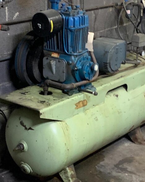 More Photos Of 2712 Sparrows Point Rd, Baltimore Light Manufacturing For Sale