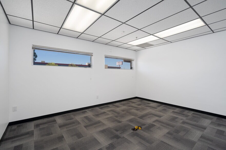 More Photos Of 320 Kentucky St, Bakersfield Manufacturing For Sale