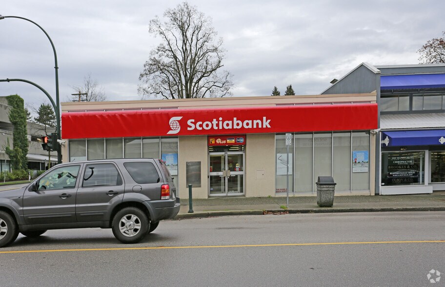 More Photos Of 445 6th St, New Westminster Bank For Lease