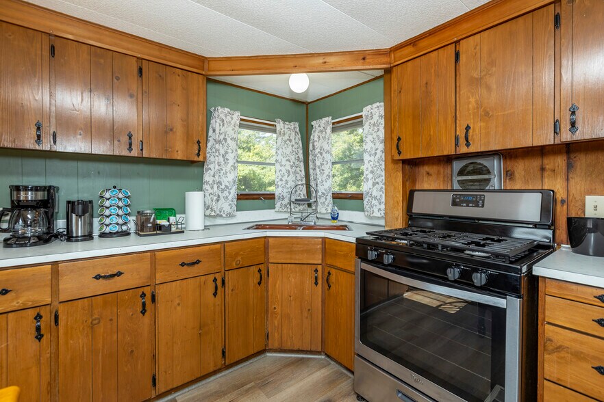 More Photos Of 6100 M-68 Hwy, Indian River Hotel For Sale