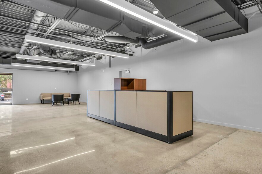 More Photos Of 10580 Barkley St, Overland Park Medical For Lease