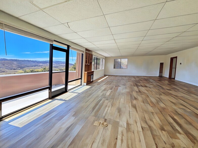 More Photos Of 5 Harris Ct, Monterey Warehouse For Lease