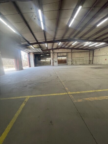 More Photos Of 224 Northeast Dr, Spartanburg Service For Lease