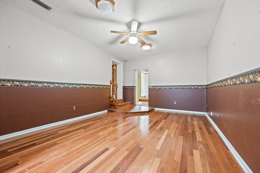 More Photos Of 164 NE Laguna Dr, Lake City Office For Sale