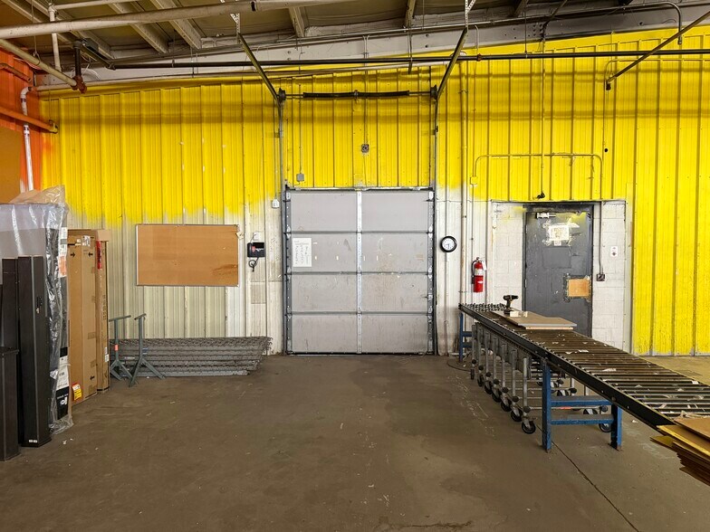 More Photos Of 1407 38th St, Peru Freestanding For Sale