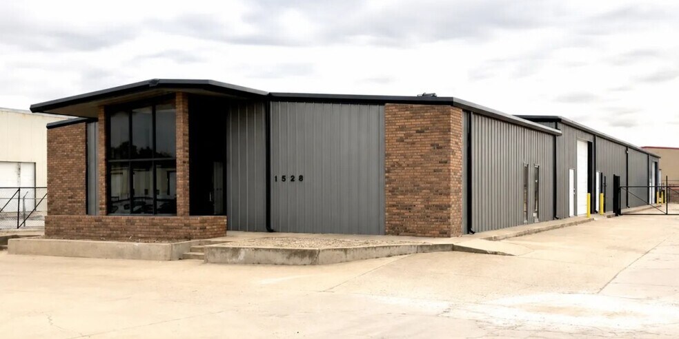 Primary Photo Of 1528 SE 27th St, Oklahoma City Warehouse For Lease