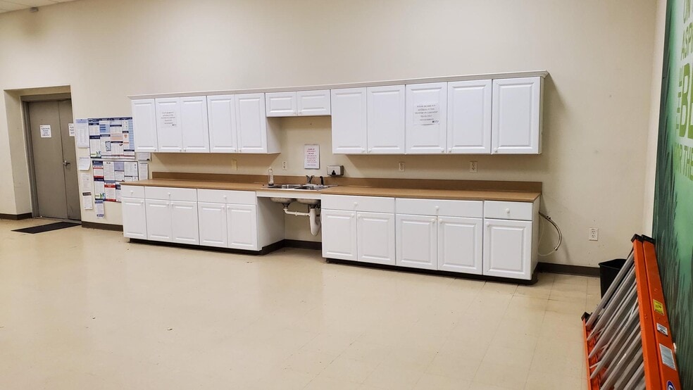 More Photos Of 5015-5159 Granbury Rd, Fort Worth Unknown For Lease