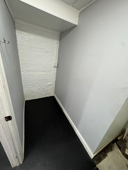 More Photos Of 1013 N Charles St, Baltimore Storefront Retail Office For Lease