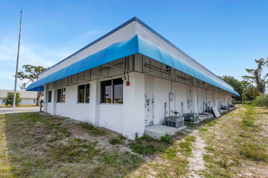 More Photos Of 655 N Indiana Ave, Englewood Medical For Sale