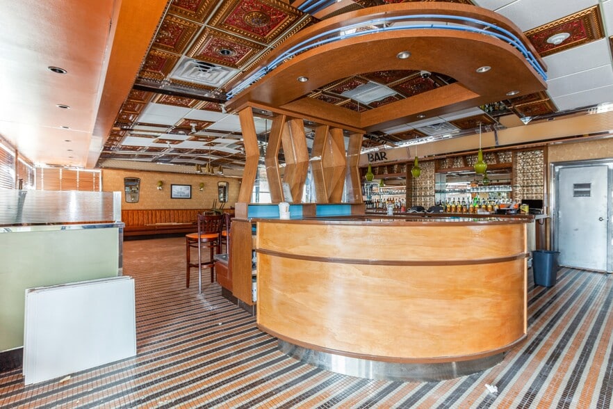 More Photos Of 4011 Hempstead Tpke, Bethpage Restaurant For Sale