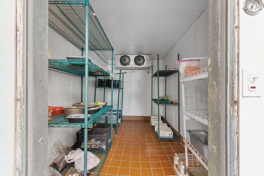 More Photos Of 2002 State Highway 66, Garland Service Station For Sale