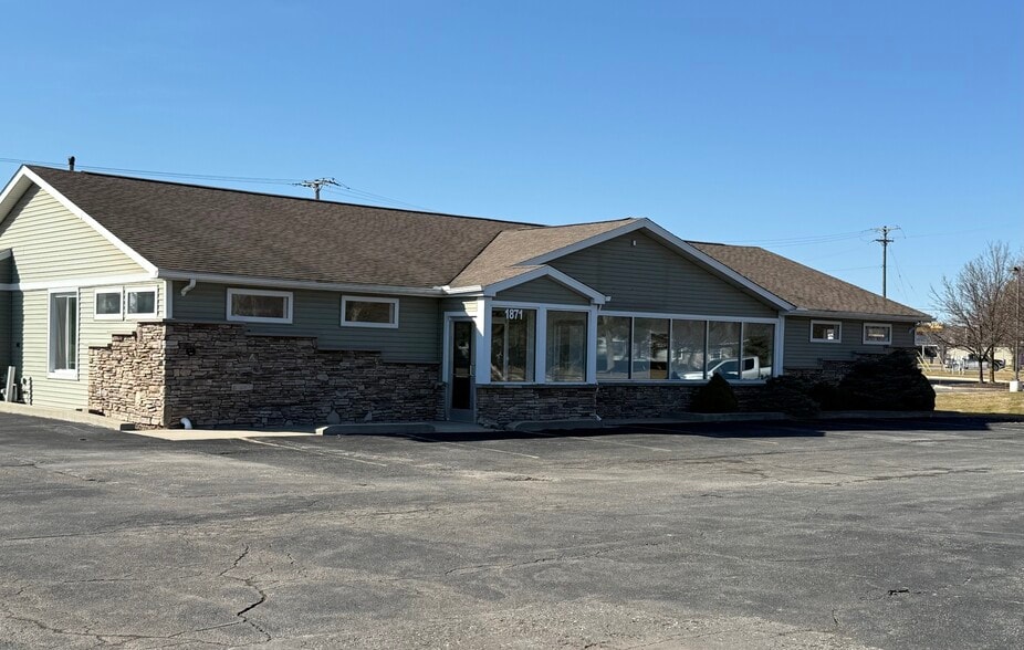 Primary Photo Of 1871 Gratiot Blvd, Marysville General Retail For Sale