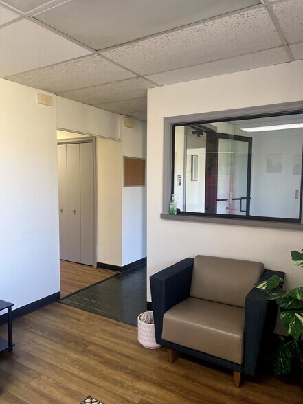 More Photos Of 2250 Murrell Rd, Lynchburg Office For Sale