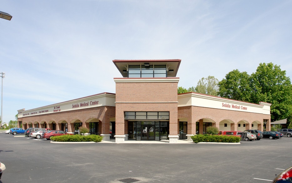 Primary Photo Of 5323-5345 Hendron Rd, Groveport Medical For Lease