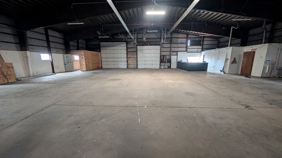 More Photos Of 13887 N 1000 East Rd, Bloomington Flex For Lease