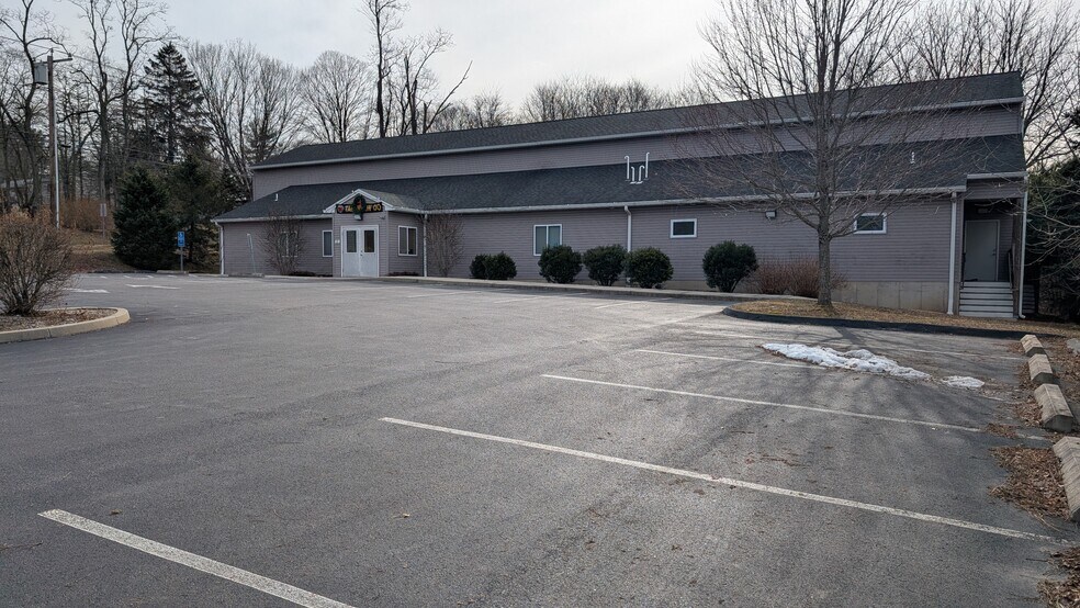 More Photos Of 50 Parum Rd, Colchester Storefront Retail Office For Sale