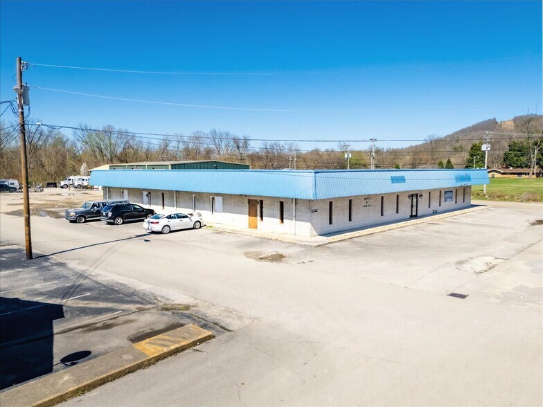 More Photos Of 841 S Highway 25 W, Williamsburg Flex For Sale