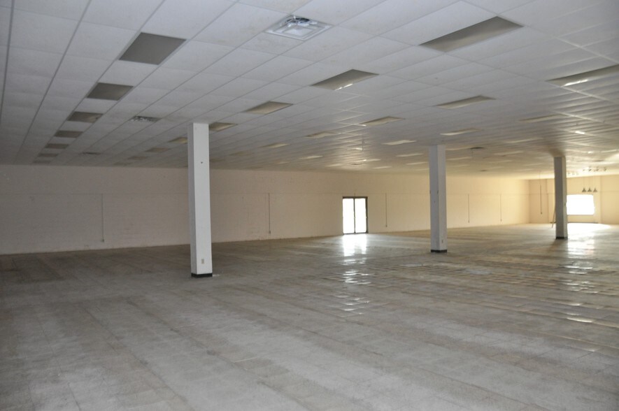 More Photos Of 200 Spitler Park Plz, Mount Zion Storefront Retail Office For Sale