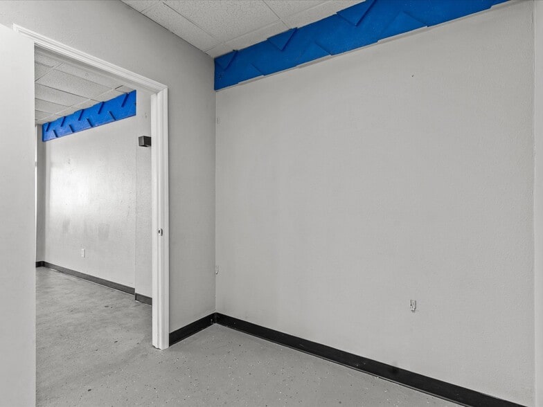 More Photos Of 61 W Central Ave, Lake Wales Flex For Sale