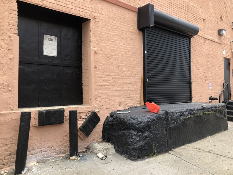 More Photos Of 270-276 Rider Ave, Bronx Showroom For Lease