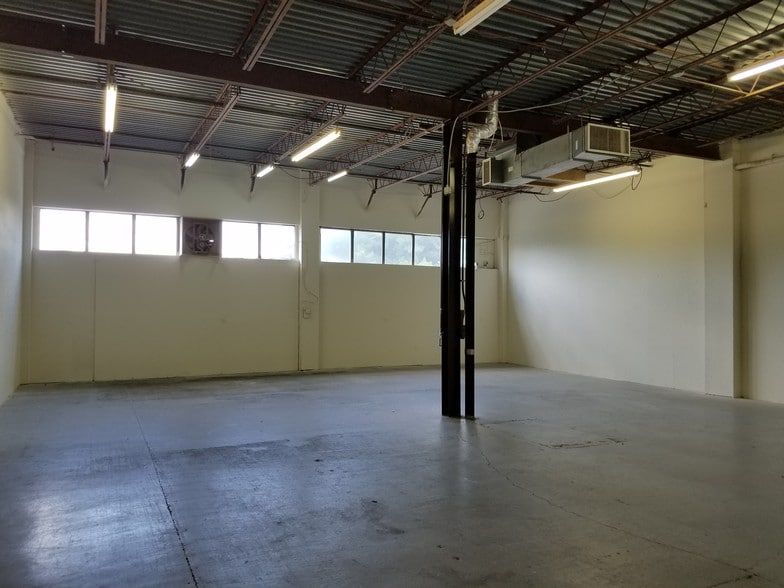 More Photos Of 18775 N Frederick Rd, Gaithersburg Warehouse For Lease