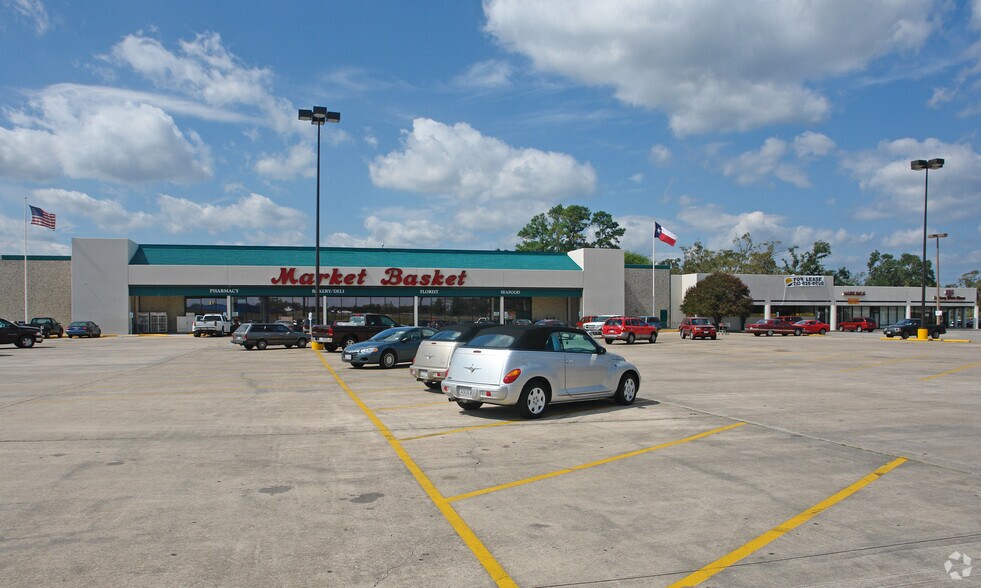 Primary Photo Of 7207 Eastex Fwy, Beaumont Storefront For Lease