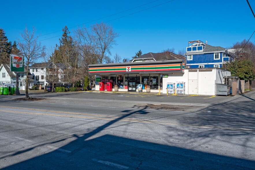 More Photos Of 4312 SW Admiral Way, Seattle Convenience Store For Sale